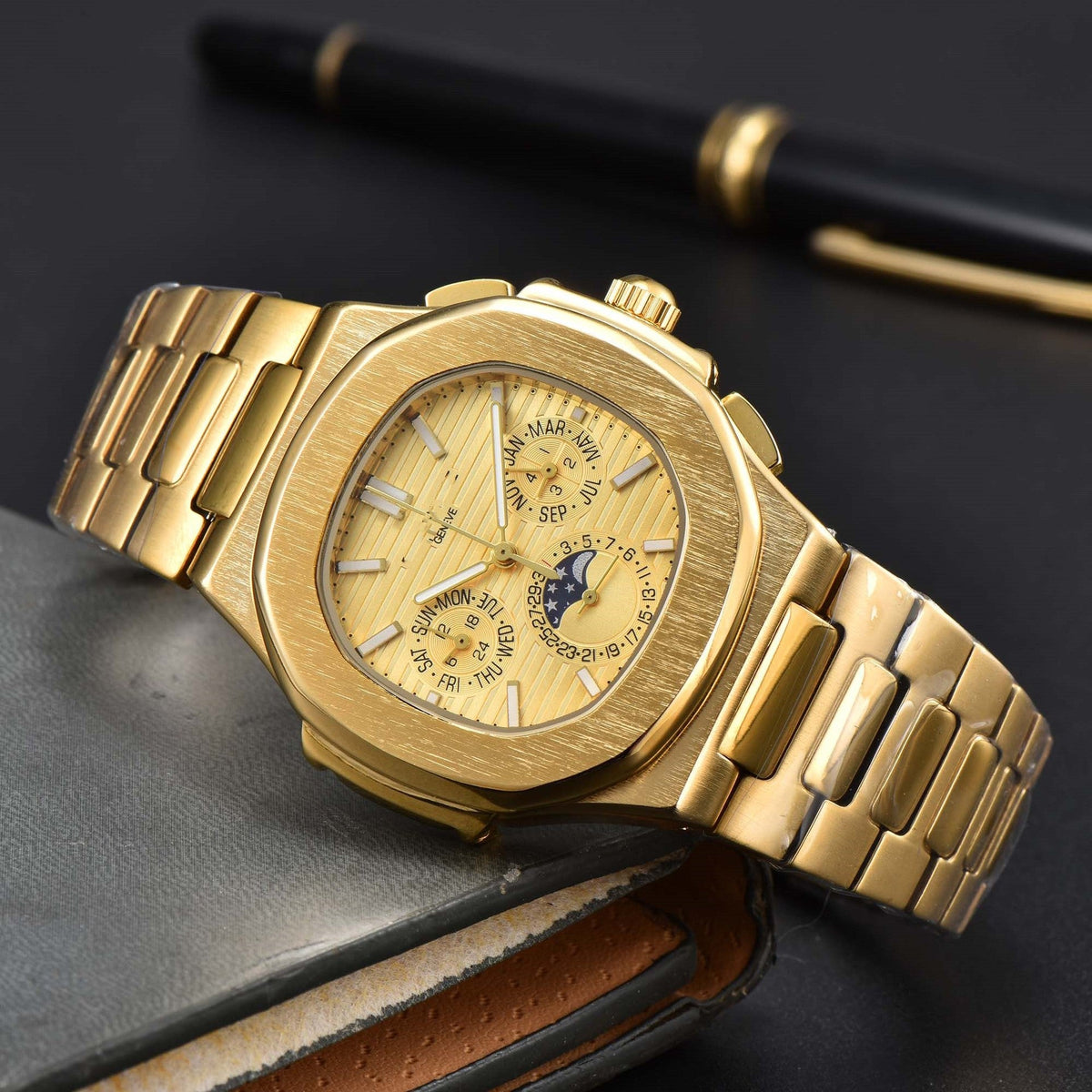 Fashionable Six-Prong Steel-Strap Business-Style Nautilus Mens Watch