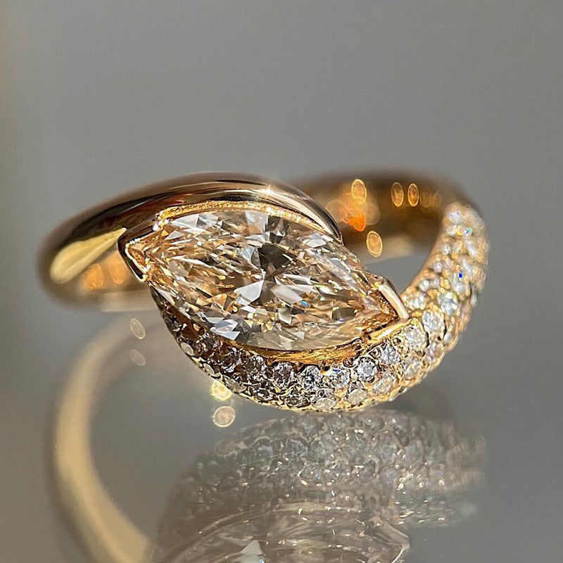 Horseshoe-cut Diamond Ring Instagram-style Wedding Band