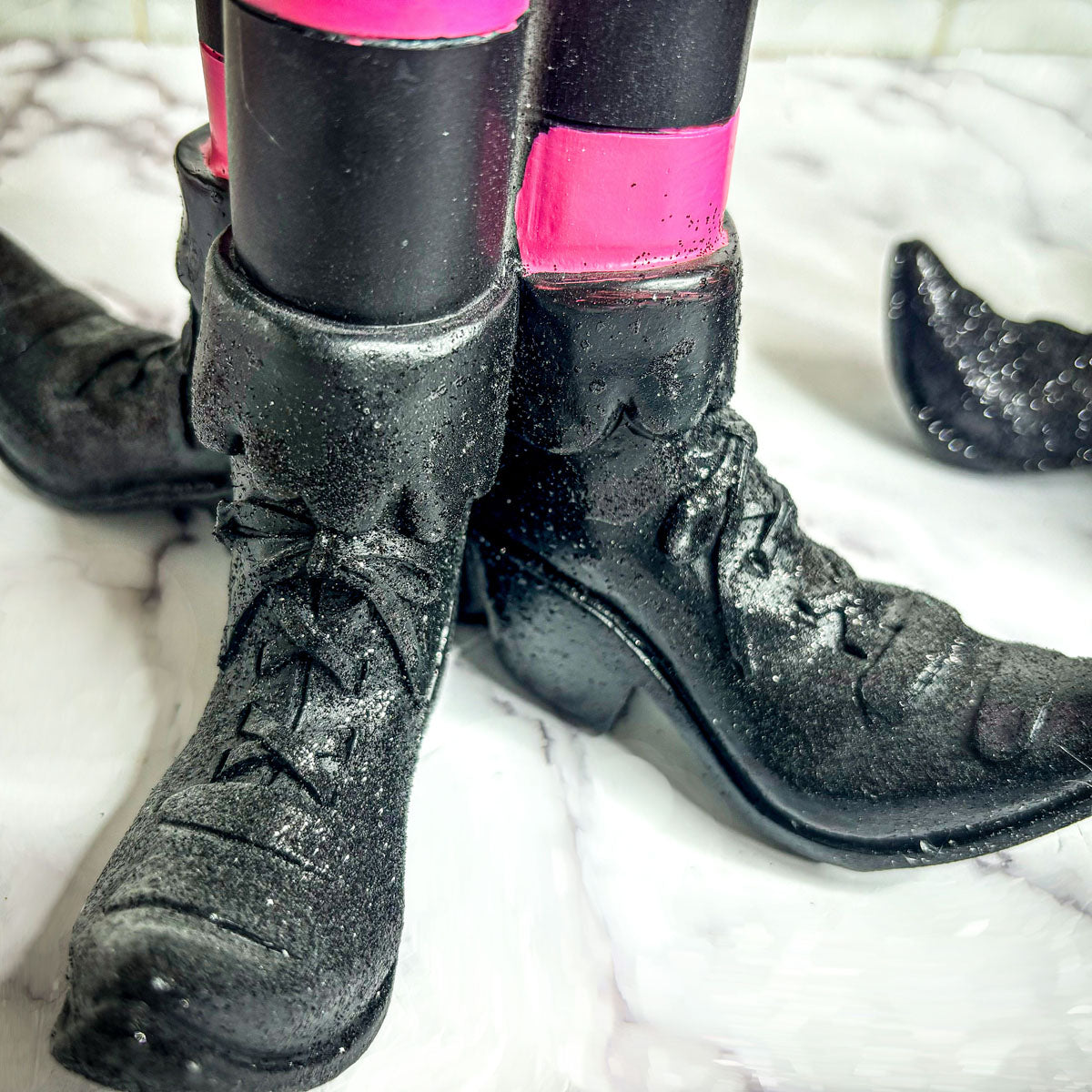 Bougeoir Pilier Sorcière Décoration d'Halloween Bottes Rayées Pailletées