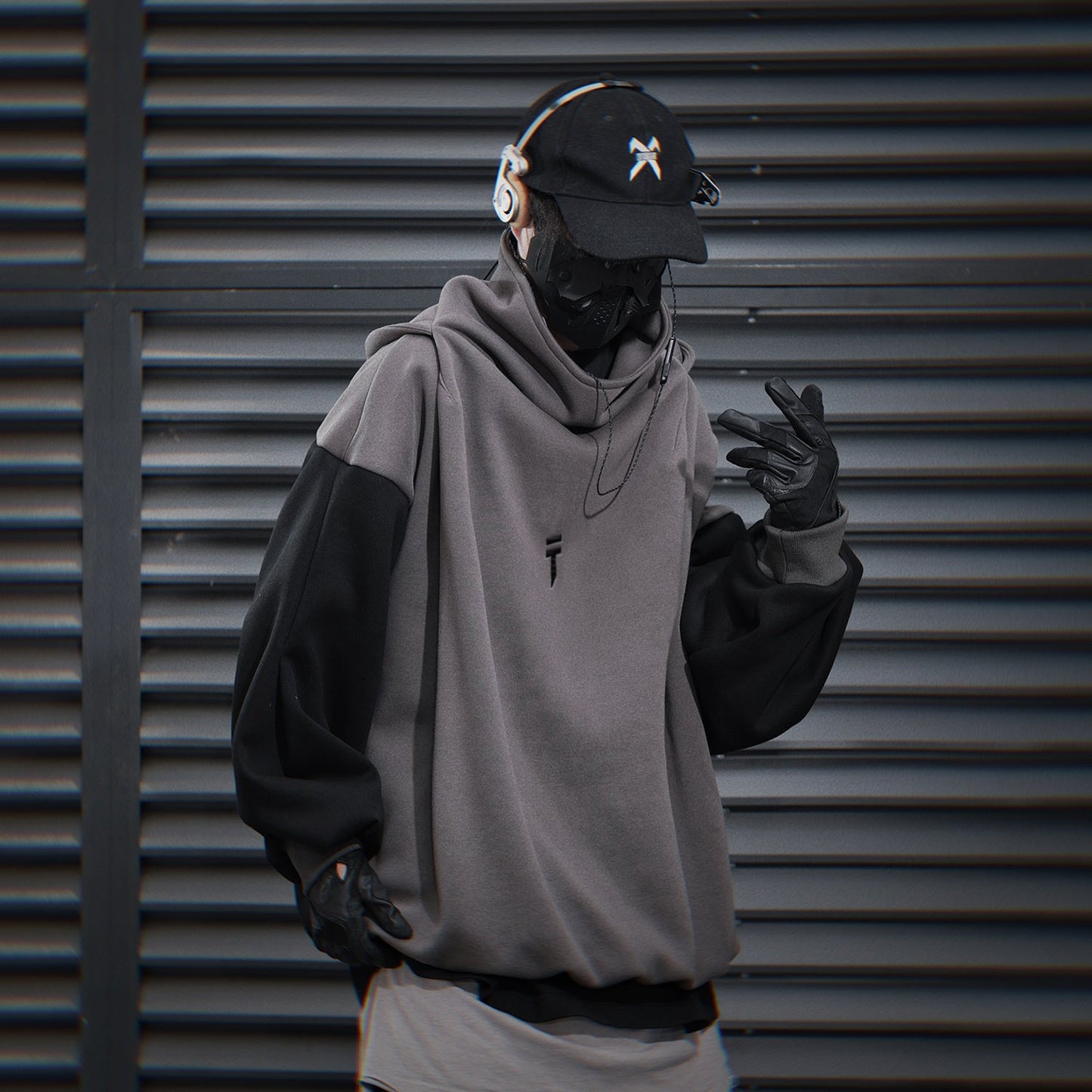 Sweat à capuche T-Tech gris HiH51