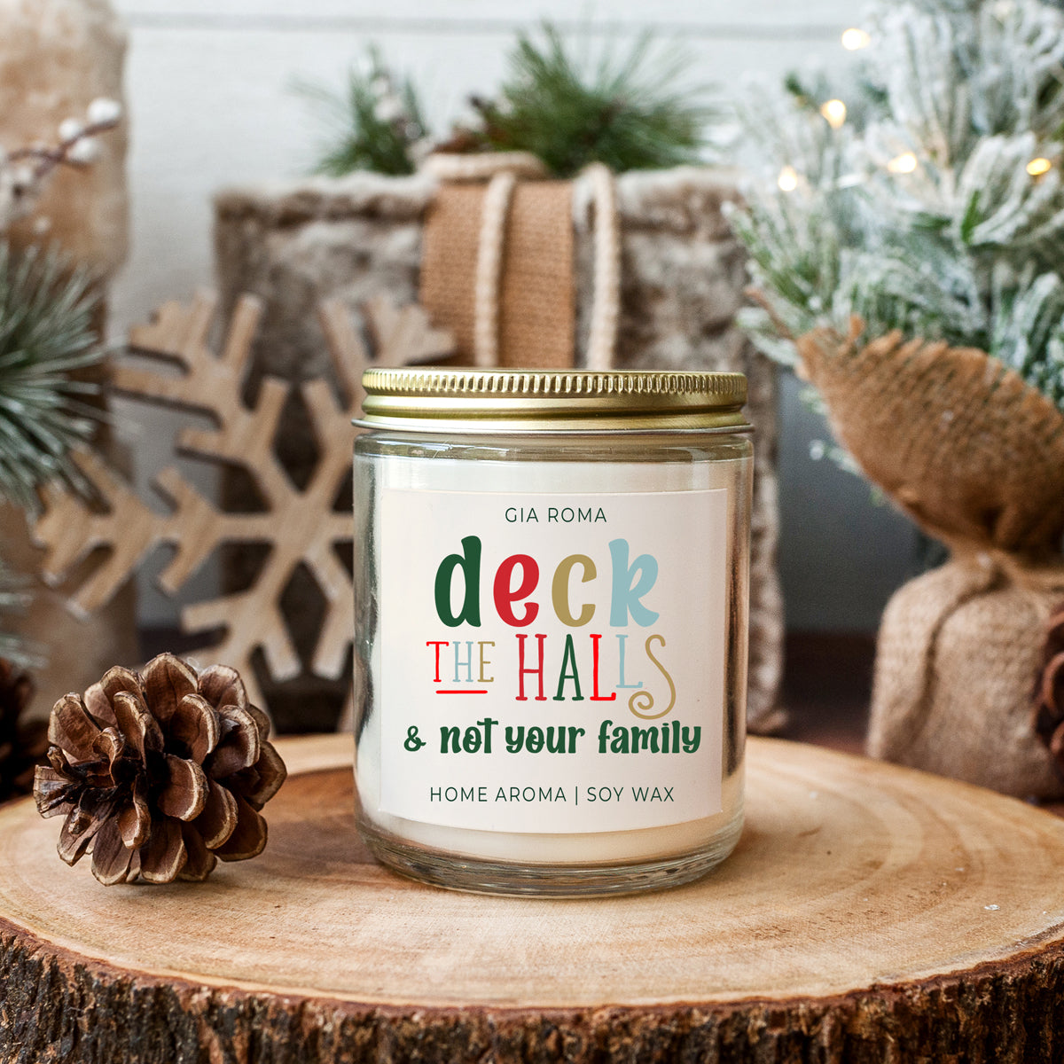 Bougie de Noël "Deck The Halls" 9oz Clou de Girofle Cannelle Baie Prune Sapin 50h de Combustion