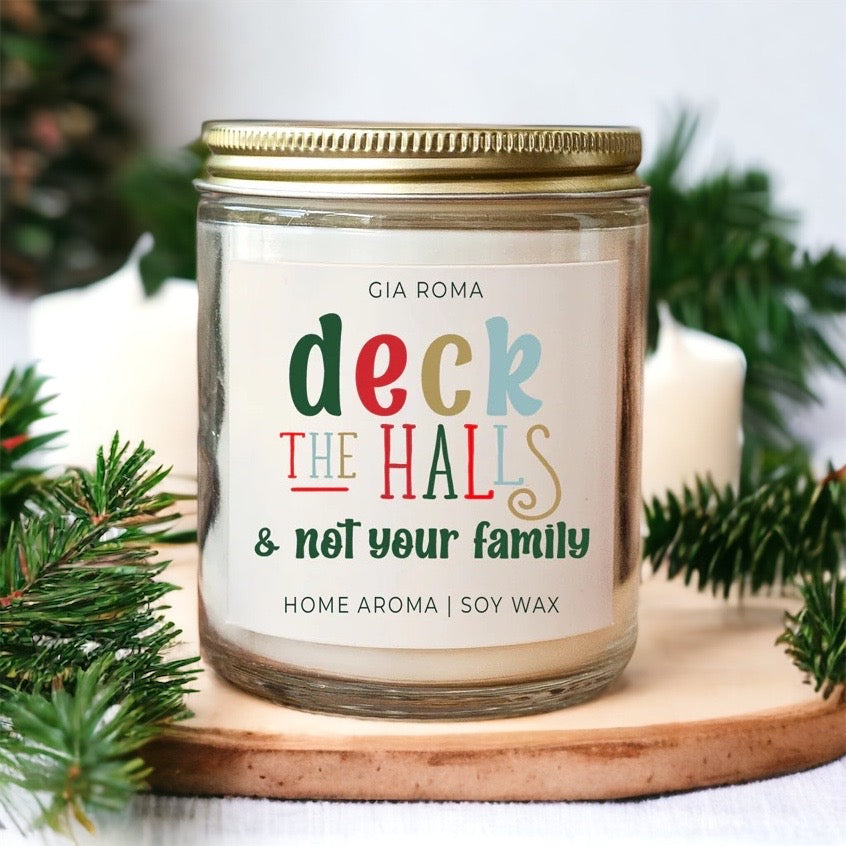 Bougie de Noël "Deck The Halls" 9oz Clou de Girofle Cannelle Baie Prune Sapin 50h de Combustion