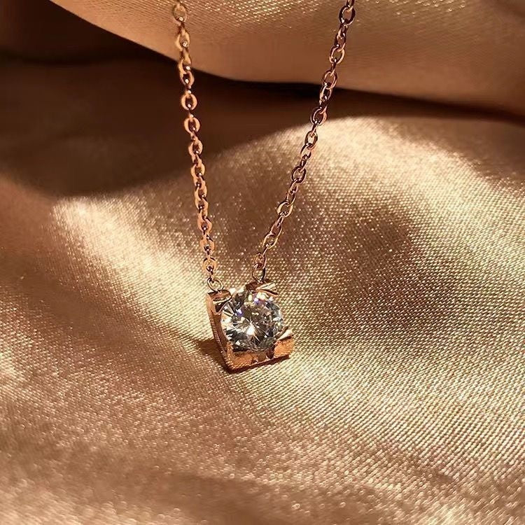 Simple Four-claw Single Diamond Pendant Female Temperament Titanium Steel Necklace