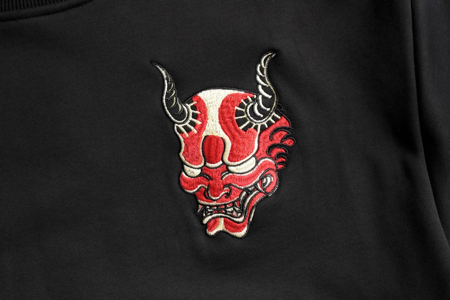 SW9060 Roter Dämon bestickter Pullover