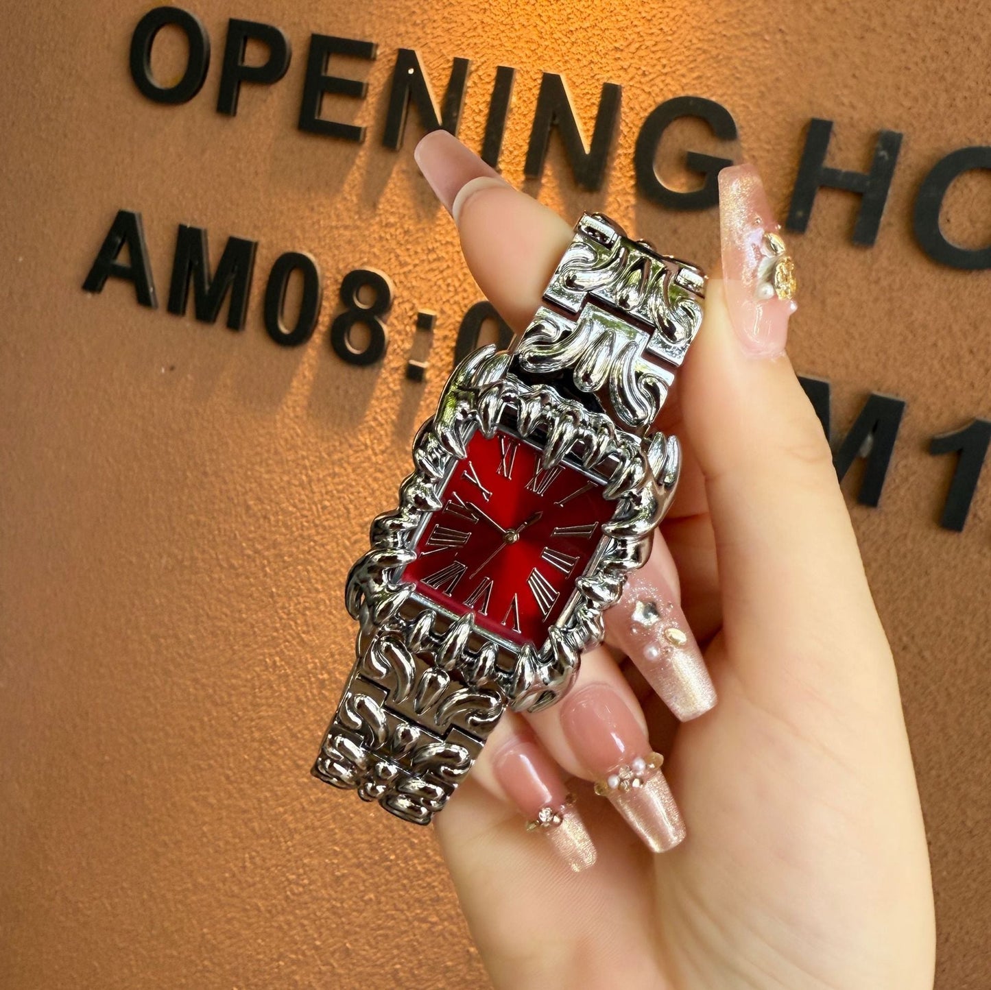 European And American Style Retro Personalized Embossed Irregular Shaped Pointed Claw Mens Watch