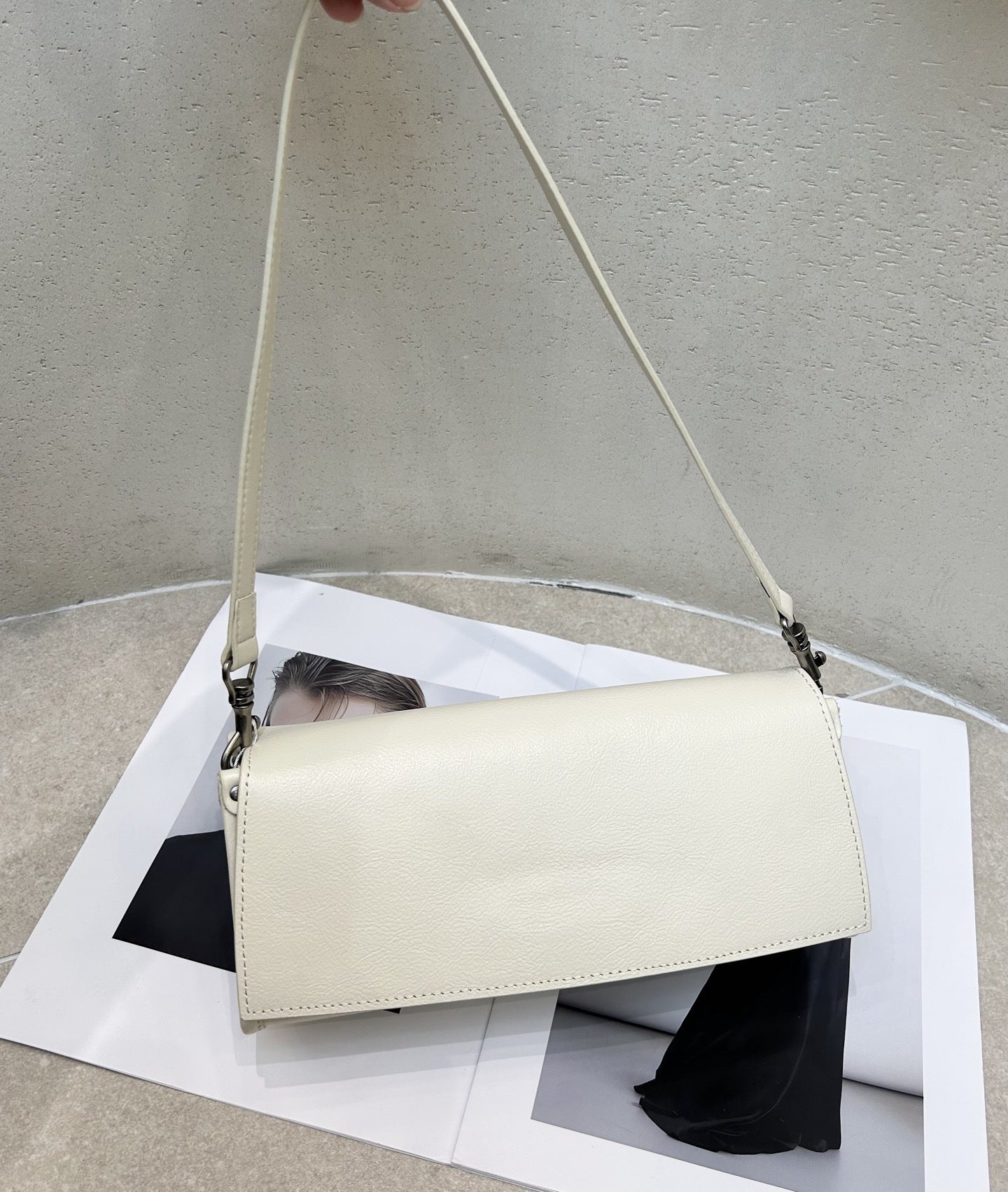 New Genuine Leather Women's Bag, High-End Feel Baguette Bag, Niche Design Shoulder And Underarm Bag, Light Luxury Crossbody Bag