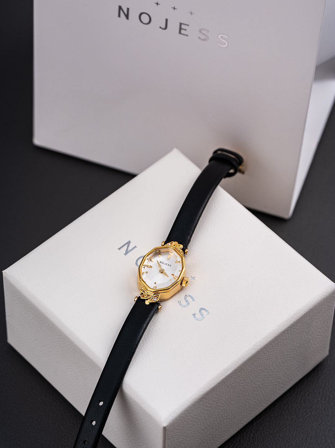 Vintage Square Watch For Women A Dainty Mini Square Design With A Wheat-sheaf Motif