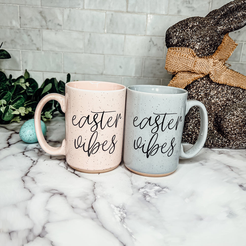 Ostern Frühling Keramik Kaffeetasse 473ml Pastellblau Rosa Großer Bräunlicher Sockel Geschenk