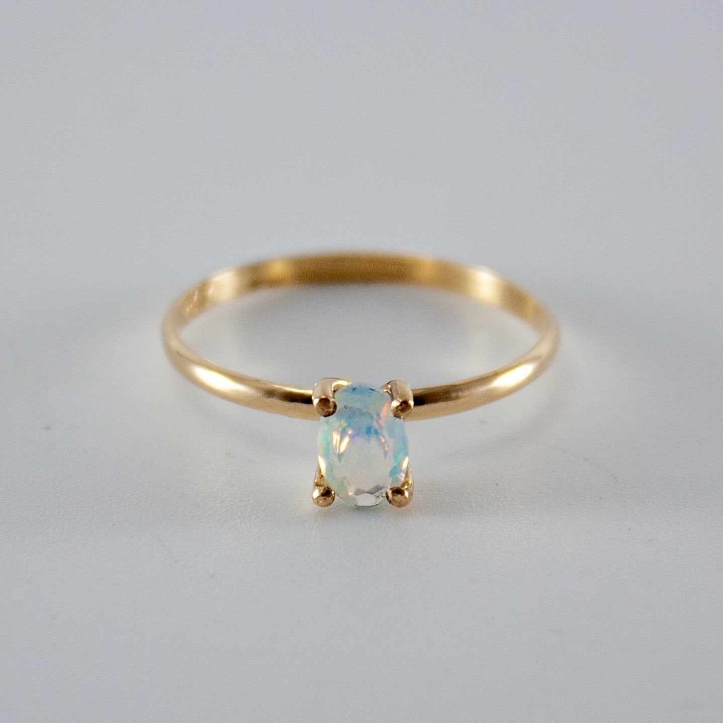 Äthiopischer Opal 14K Gold Filled Ring Zarter Solitär
