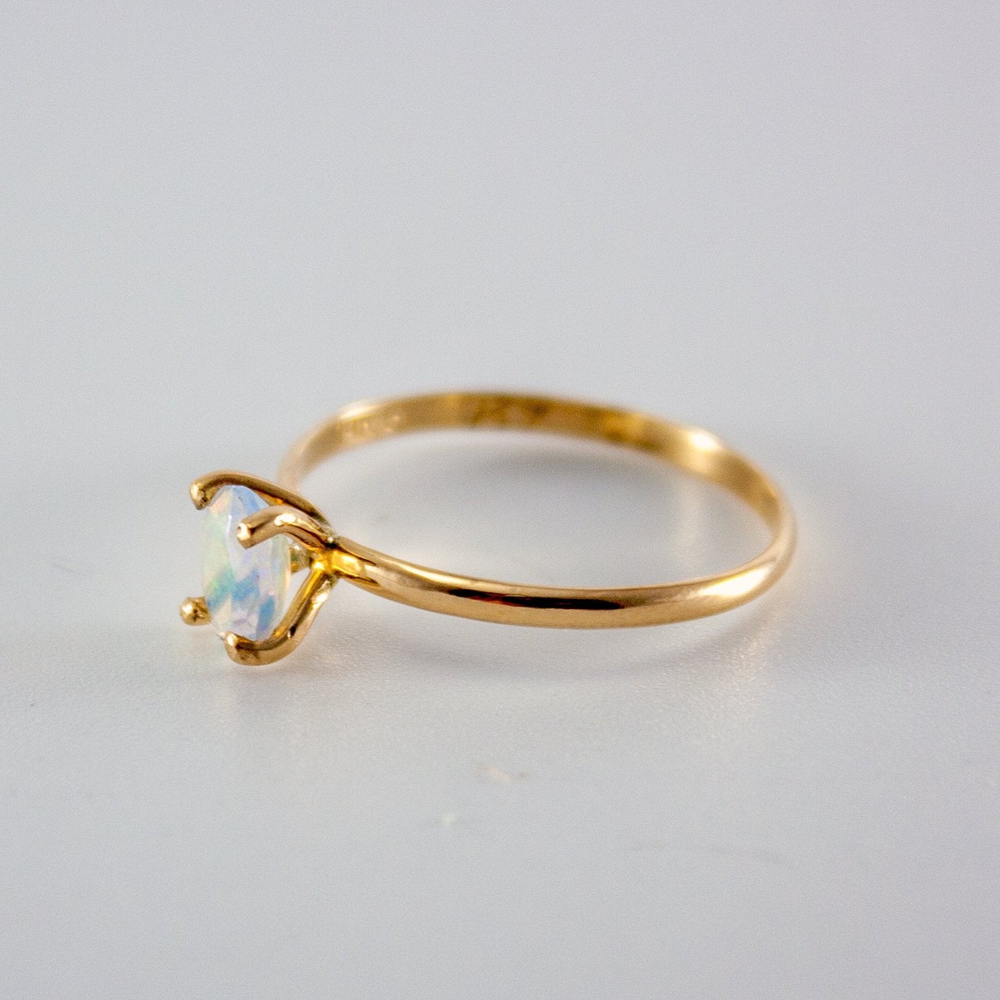 Äthiopischer Opal 14K Gold Filled Ring Zarter Solitär