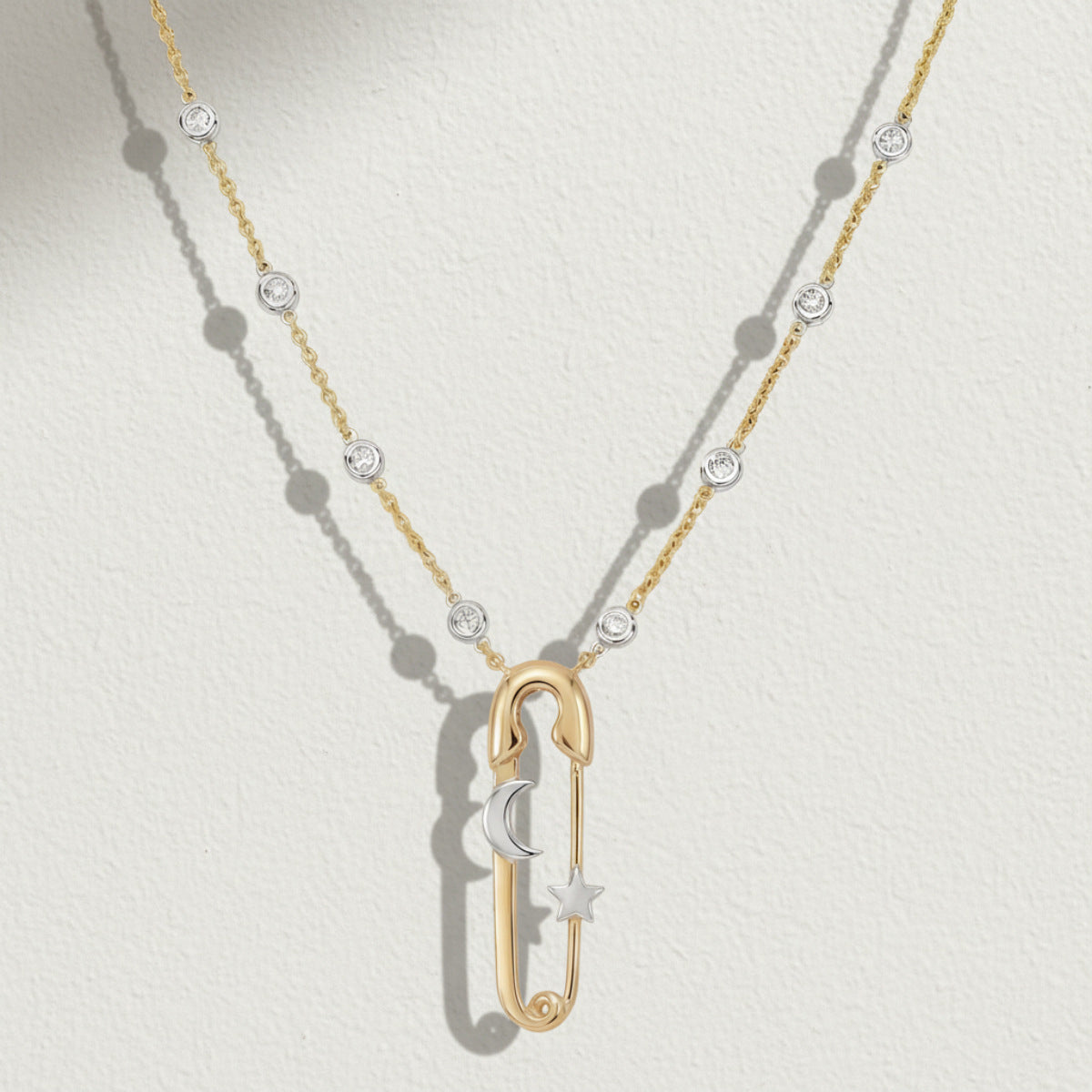 Fashionable Pin-shaped Necklace For Women