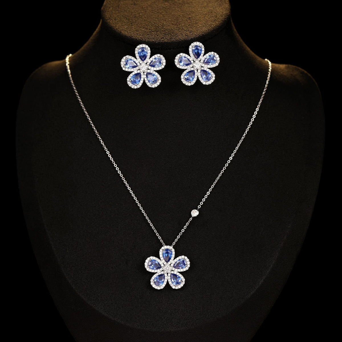 High-grade Jewelry Suit Micro Inlaid Zircon Sunflower Ear Stud Necklace A Set Of Elegant Jewelry