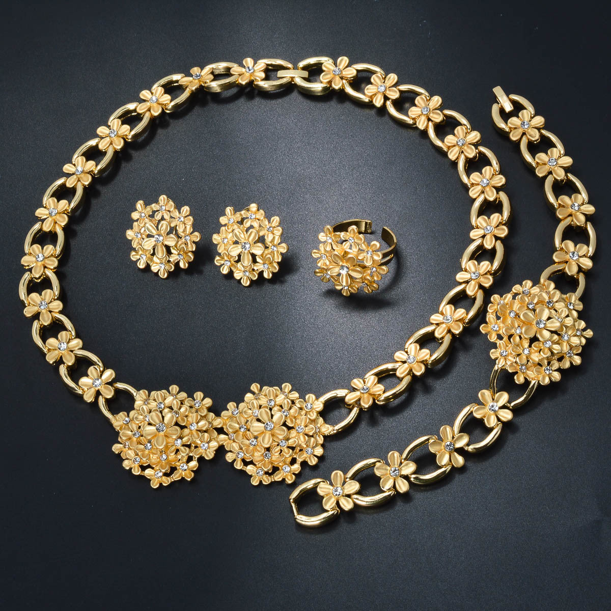 European And American Trendy Floral Jewelry Adorned With Diamonds