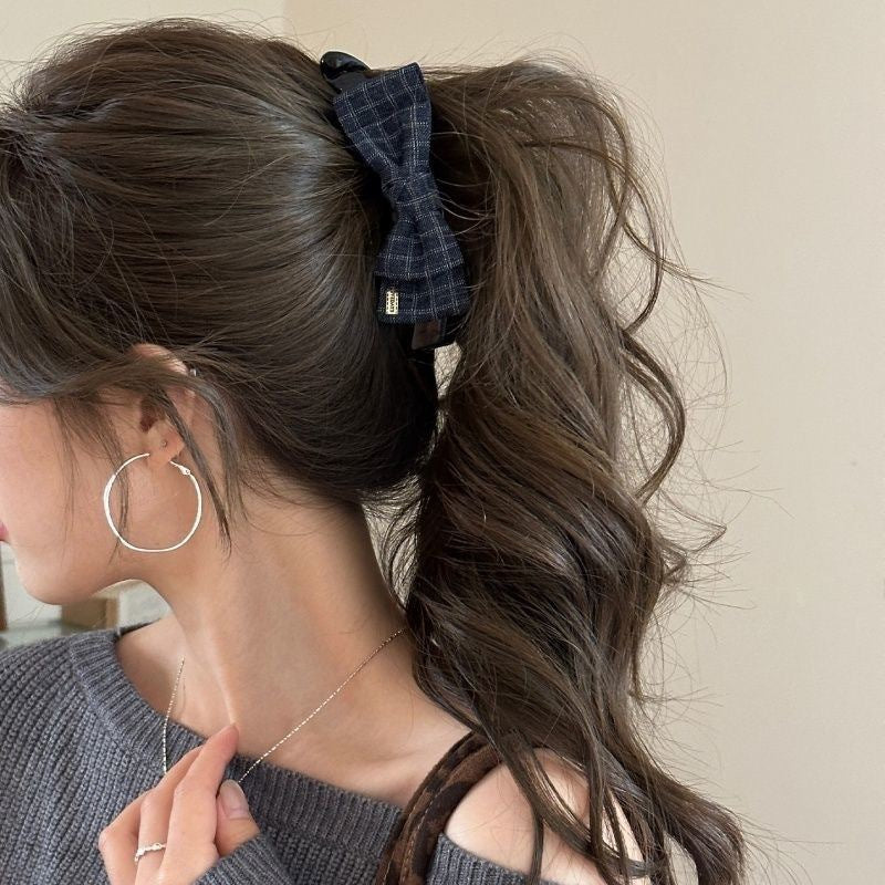 Elegant Sophisticated Bun-style Ponytail Clip For The Back Of The Head