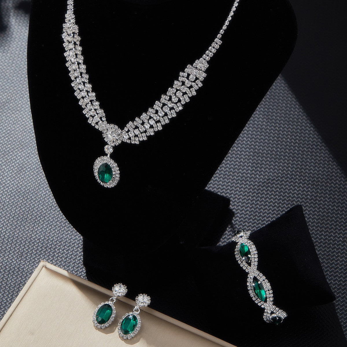 New European And American Style Elegant Luxury Sapphire Necklace Set Of Four Pieces