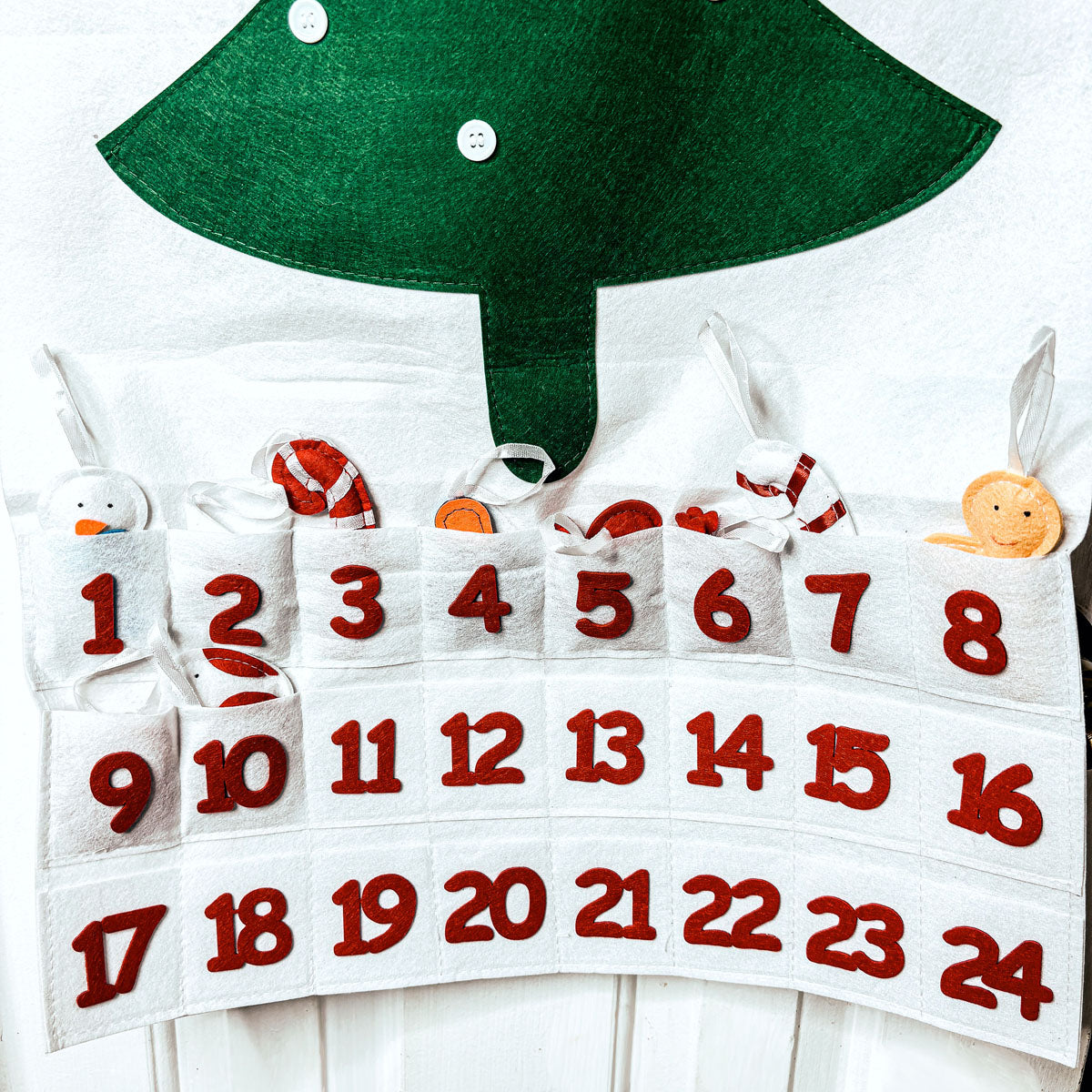 Calendrier de l'Avent en feutre avec poches et ornements en feutre pour enfants