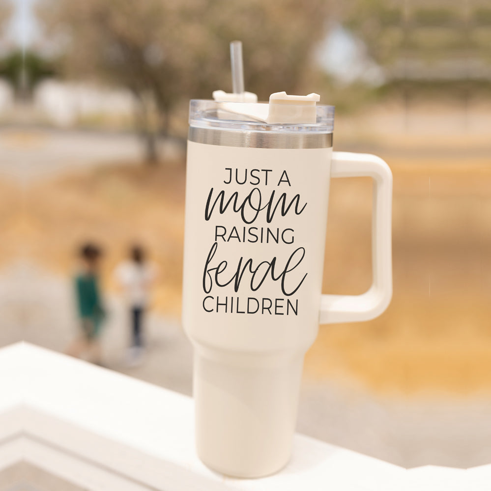 Gobelet de voyage isotherme 40 oz en acier inoxydable avec poignée "Juste une maman qui élève des enfants sauvages"