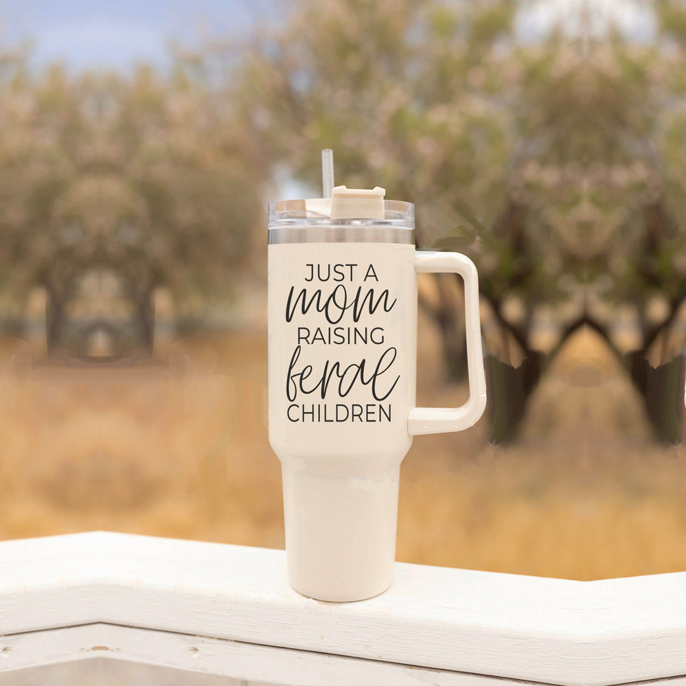 Gobelet de voyage isotherme 40 oz en acier inoxydable avec poignée "Juste une maman qui élève des enfants sauvages"