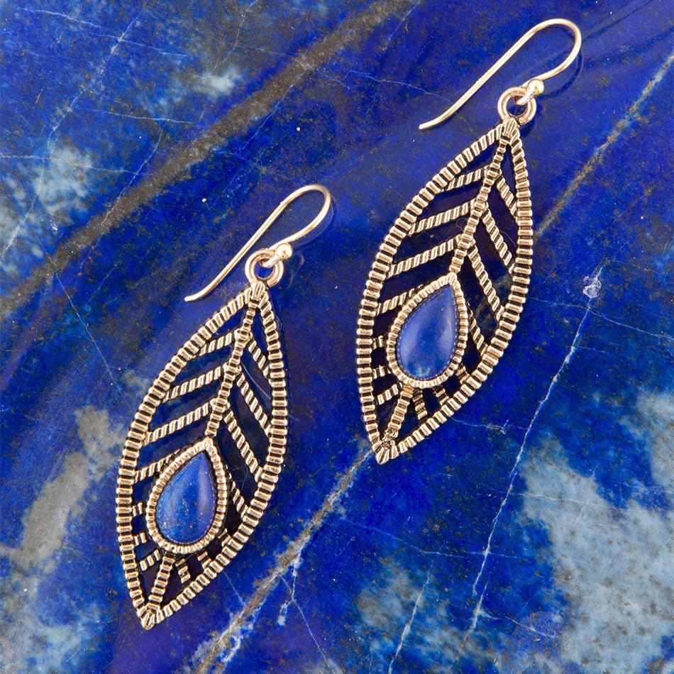 Boucles d'oreilles pendantes en lapis-lazuli bleu et plume dorée