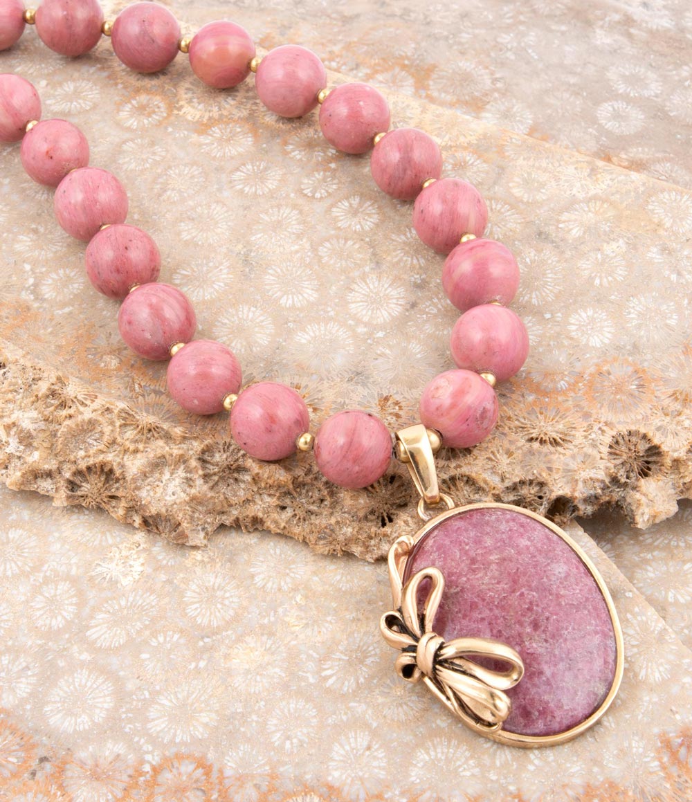 Collier Pendentif Nœud Papillon Doré Perlé en Rhodonite Rose Cadeau