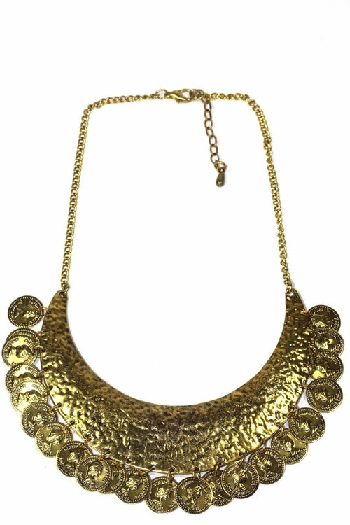 Goldfarbene Kette mit gehämmertem Münz-Bib-Anhänger