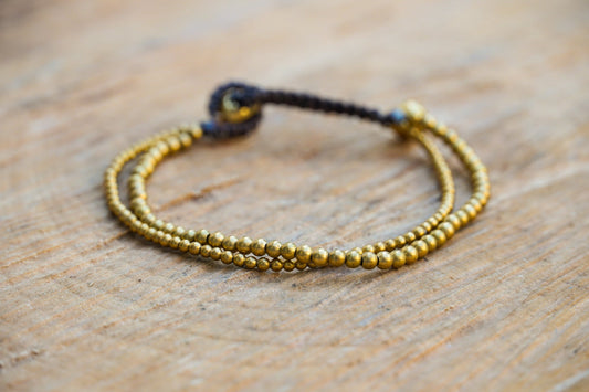Goldfarbenes doppeltes Boho-Messingarmband, verstellbar