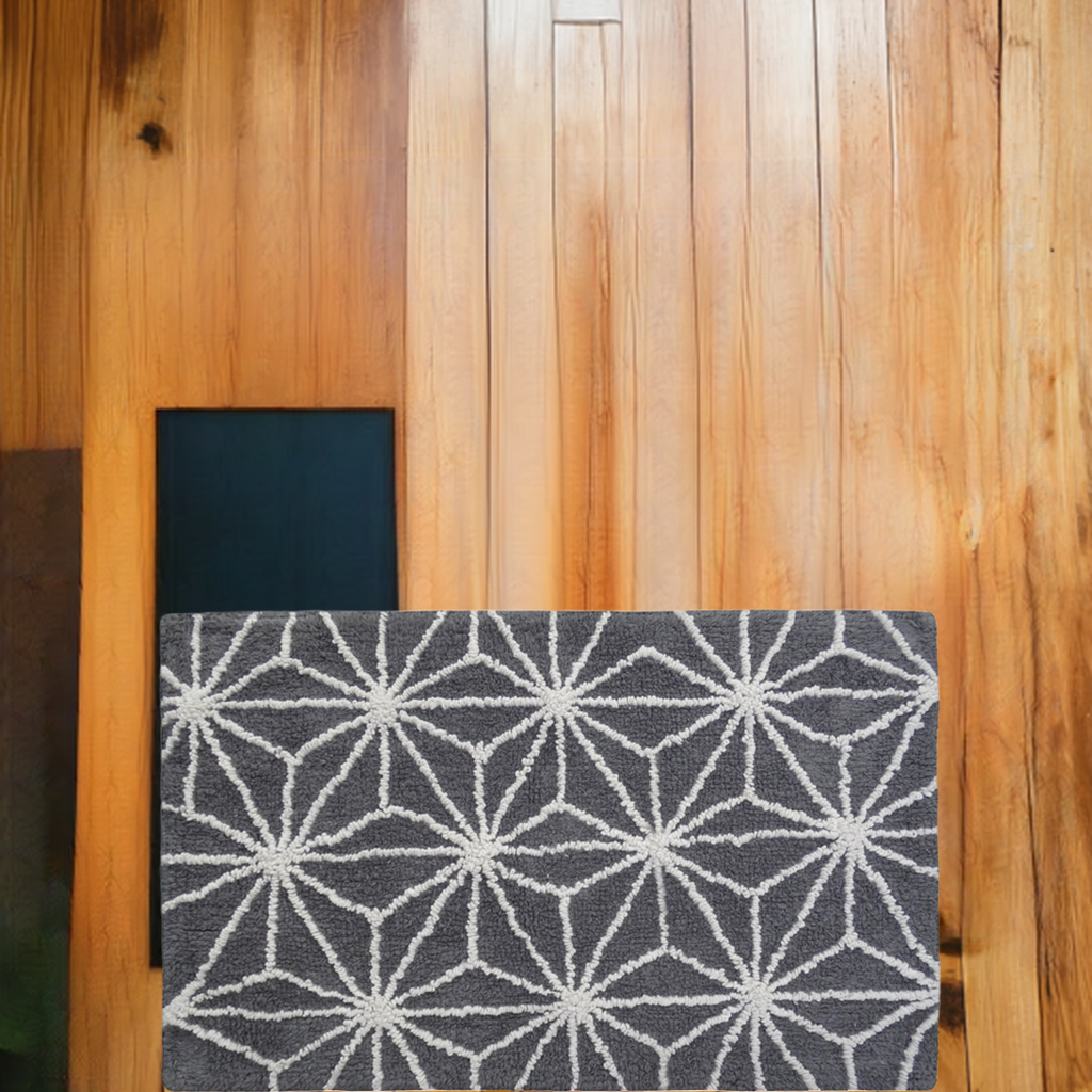 Vibhsa Bath Rug Geometric Pattern in Grey & Ivory