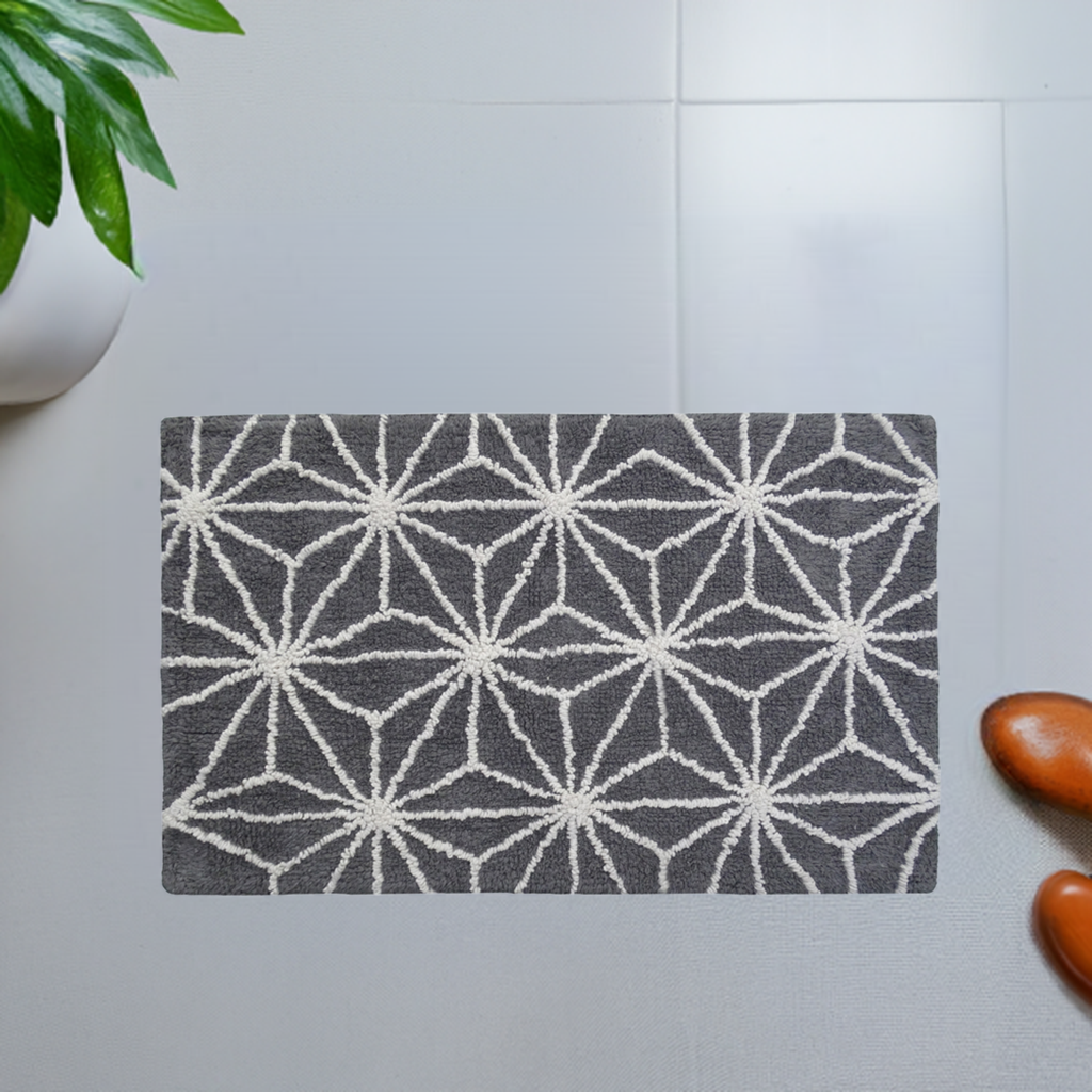 Vibhsa Bath Rug Geometric Pattern in Grey & Ivory