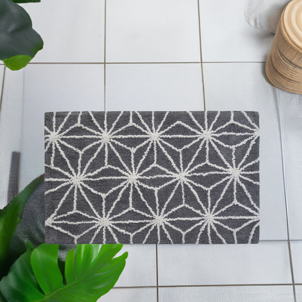 Vibhsa Bath Rug Geometric Pattern in Grey & Ivory