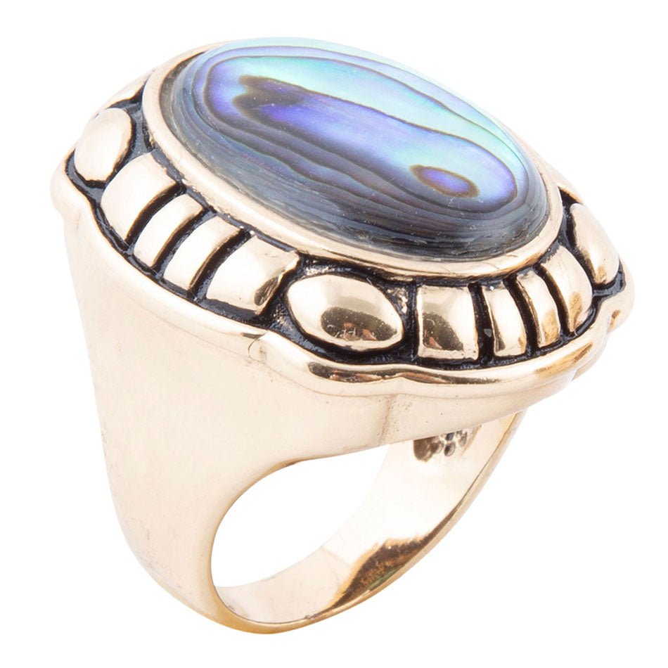 Bague de déclaration dorée en ormeau vert