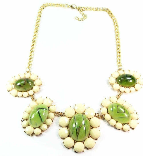 Collier plastron vert fleuri, chaîne dorée, ajustable