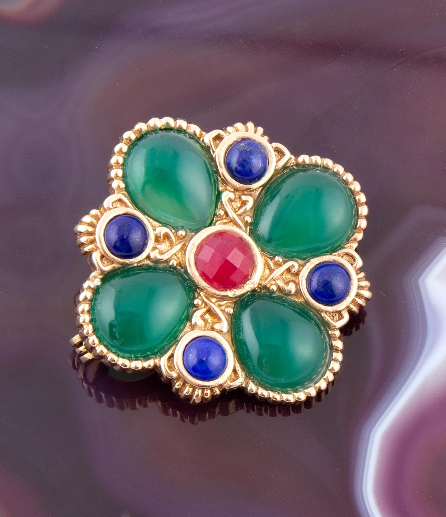 Broche dorée en onyx vert et pierres mélangées