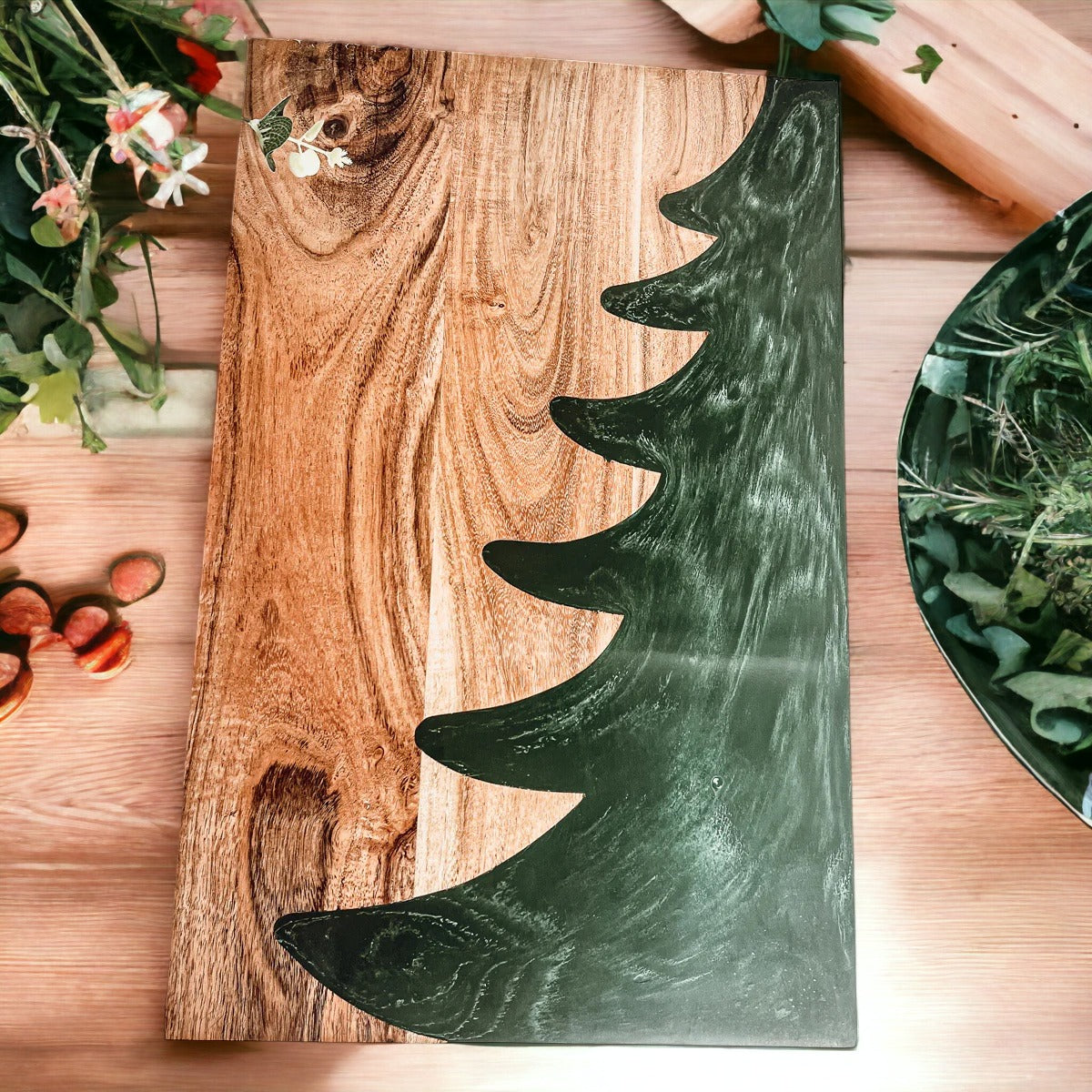 Weihnachtliche Wurst- und Käseplatte Servierbrett Holz Harz Handgefertigt Marmoriert Baum Intarsie