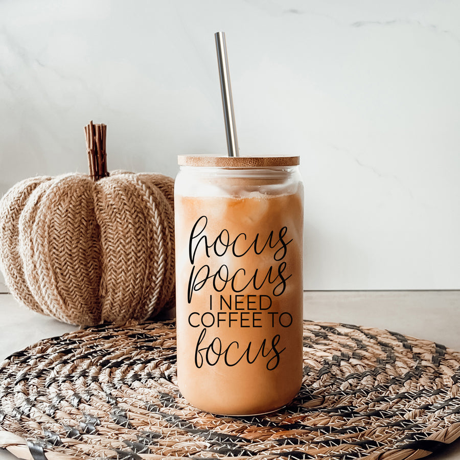 Gobelet en verre Hocus Pocus 500 ml avec couvercle en bambou, pailles en acier inoxydable, citation sur le café