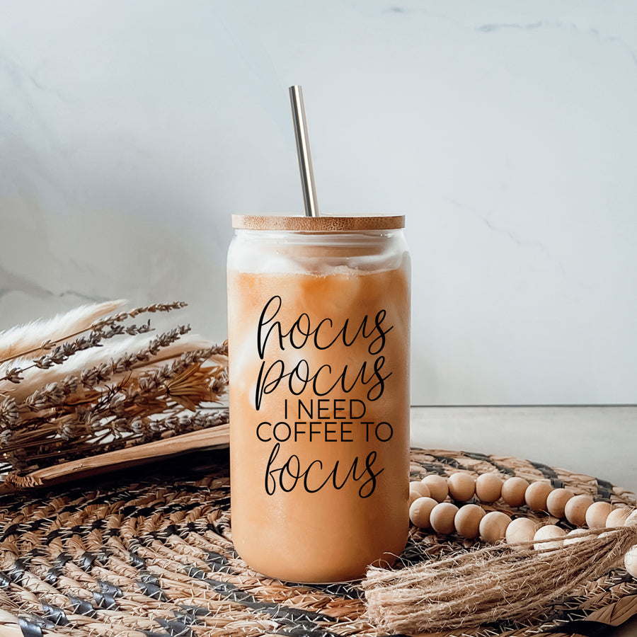 Gobelet en verre Hocus Pocus 500 ml avec couvercle en bambou, pailles en acier inoxydable, citation sur le café