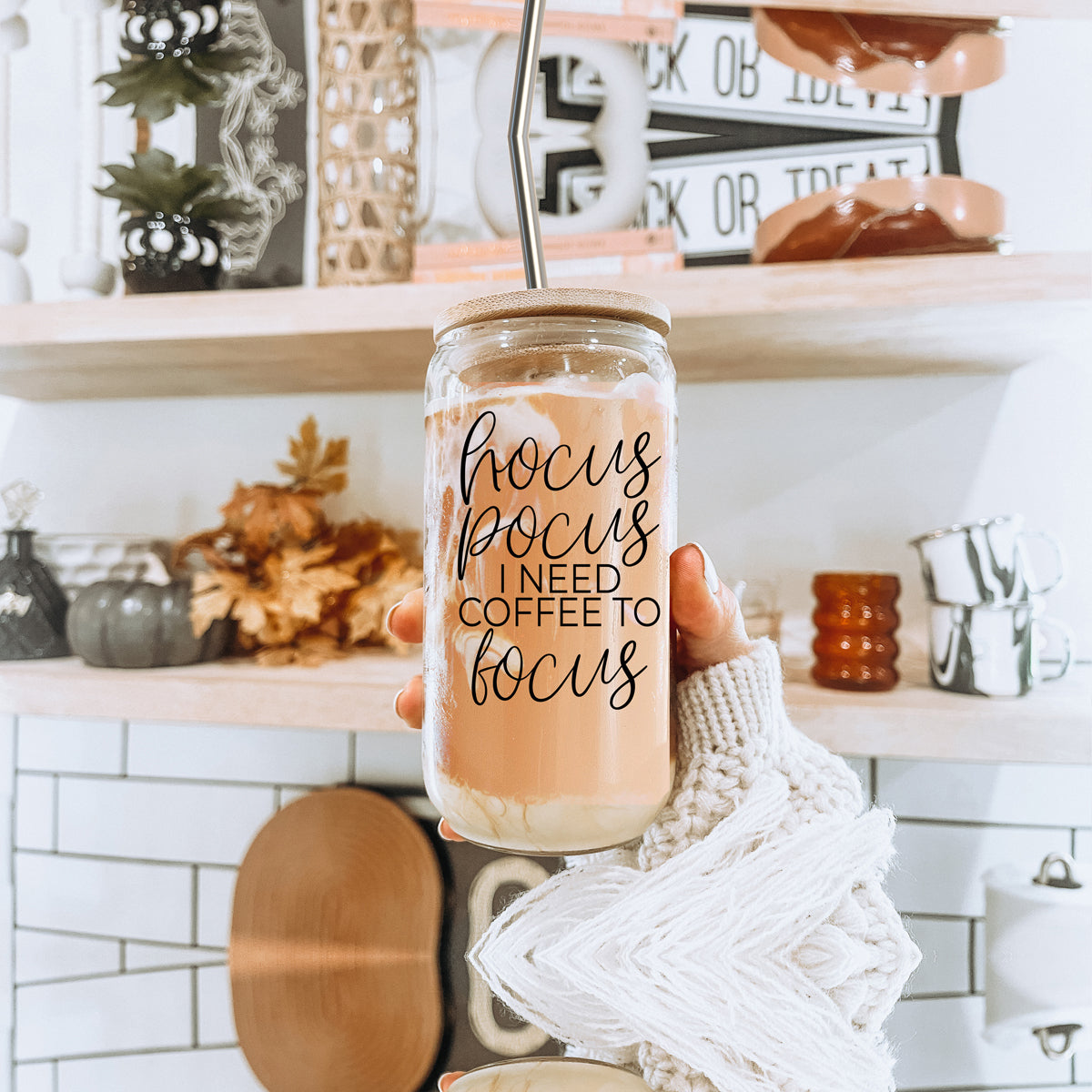 Gobelet en verre Hocus Pocus 500 ml avec couvercle en bambou, pailles en acier inoxydable, citation sur le café