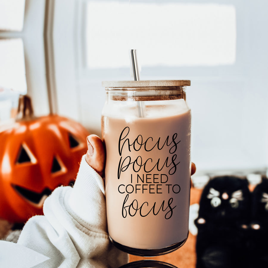 Gobelet en verre Hocus Pocus 500 ml avec couvercle en bambou, pailles en acier inoxydable, citation sur le café