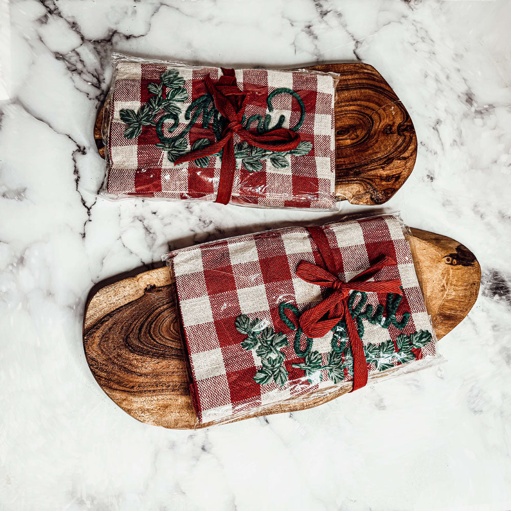 Wurst- und Käseplatte-Set für die Feiertage mit Küchentüchern im Schottenkaro – 2-teiliges Geschenkset