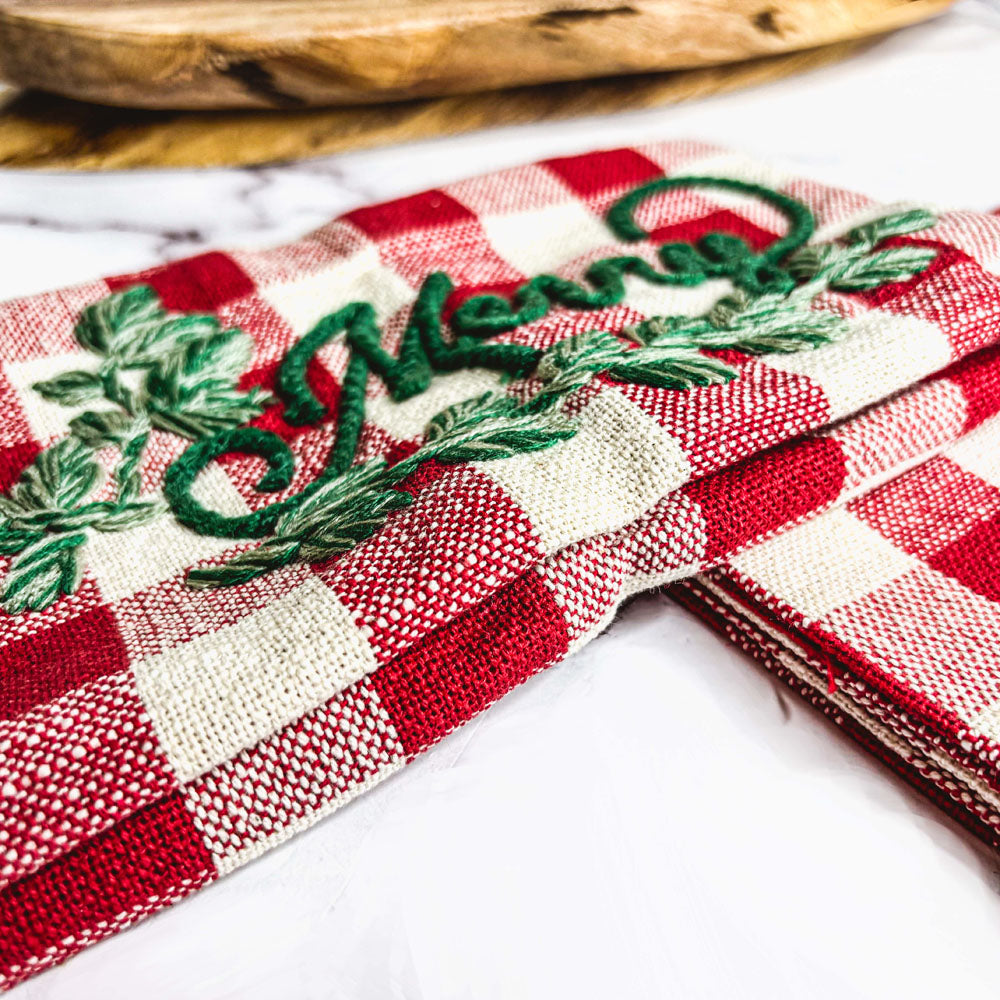 Wurst- und Käseplatte-Set für die Feiertage mit Küchentüchern im Schottenkaro – 2-teiliges Geschenkset