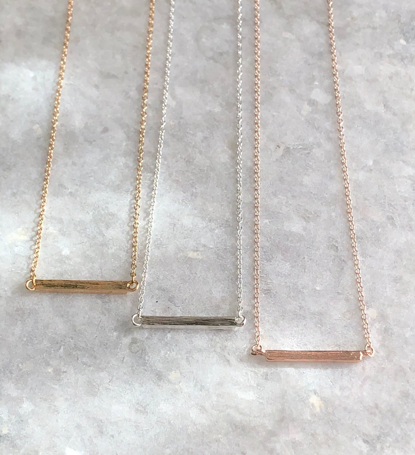 Collier pendentif barre Latitude