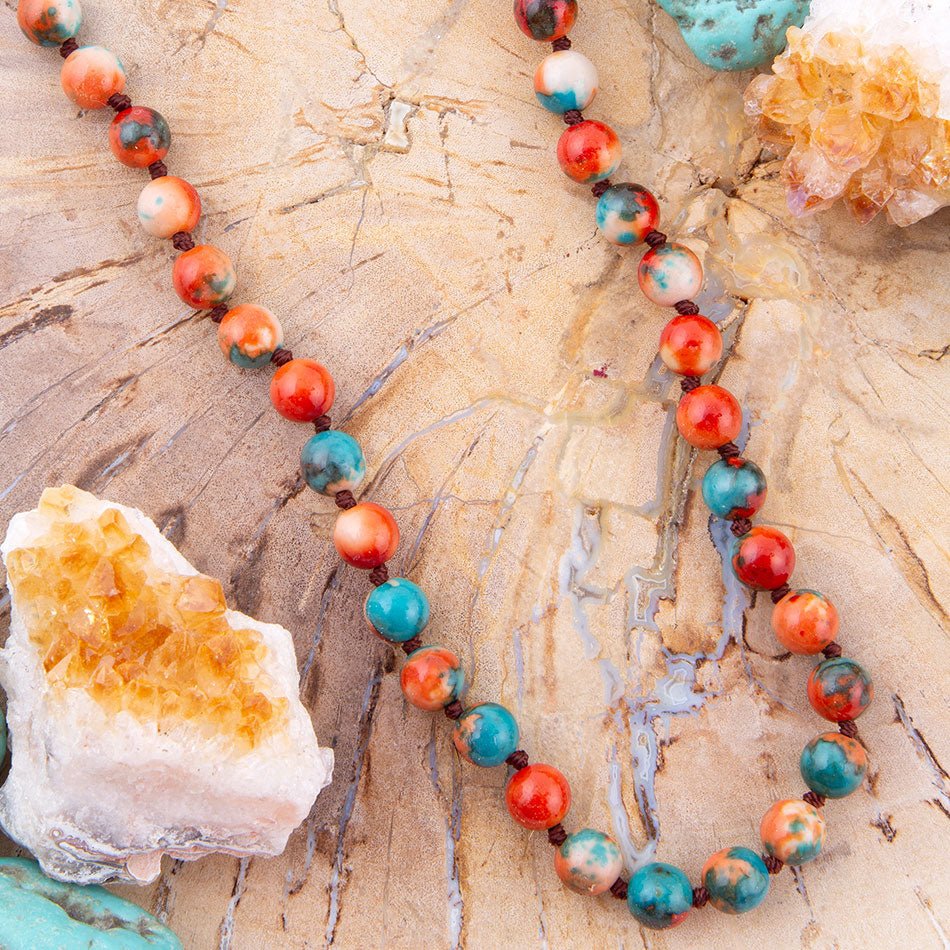 Collier enroulé doré en jade océanique multicolore incommensurable