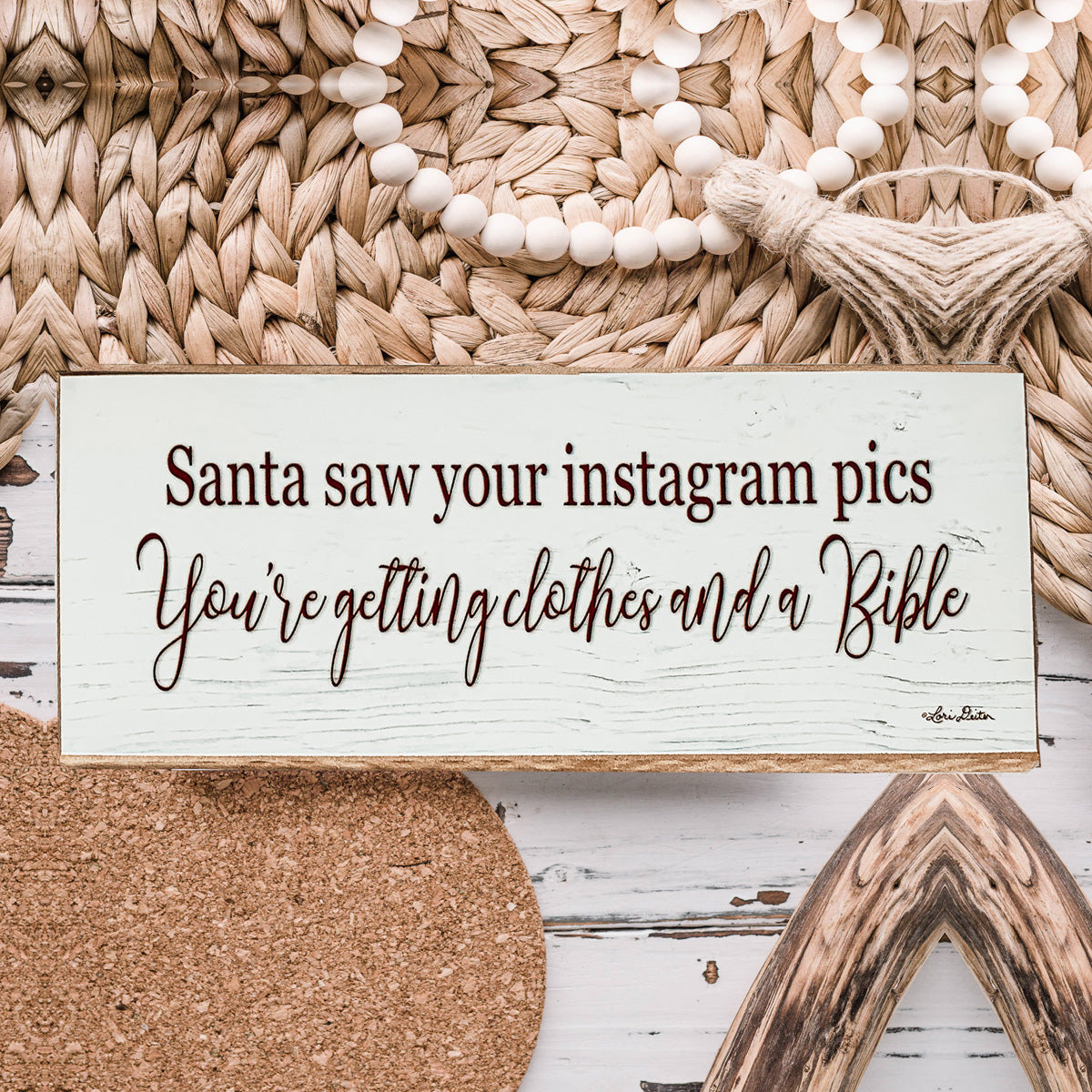 Panneau de Noël en bois fait à la main Le Père Noël a vu votre Instagram, il vous offre des vêtements et une Bible à mettre sur votre cheminée