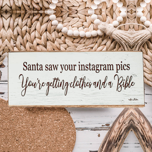 Handgemachtes Holz-Weihnachtsschild Santa Saw Your Instagram He Is Getting You Clothes And A Bible Kaminsims