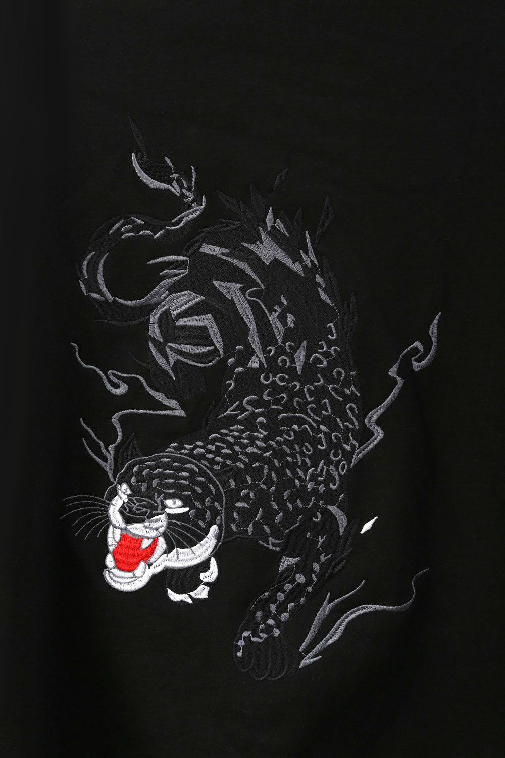 Sweat à capuche brodé Panthère déchaînée KH9202