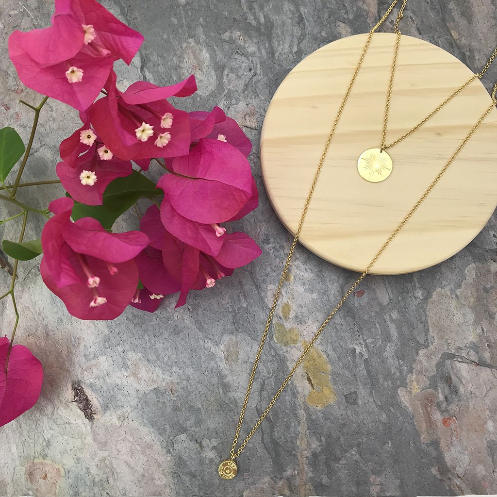 Collier superposé avec pendentif étoile du Nord en obus recyclé plaqué or