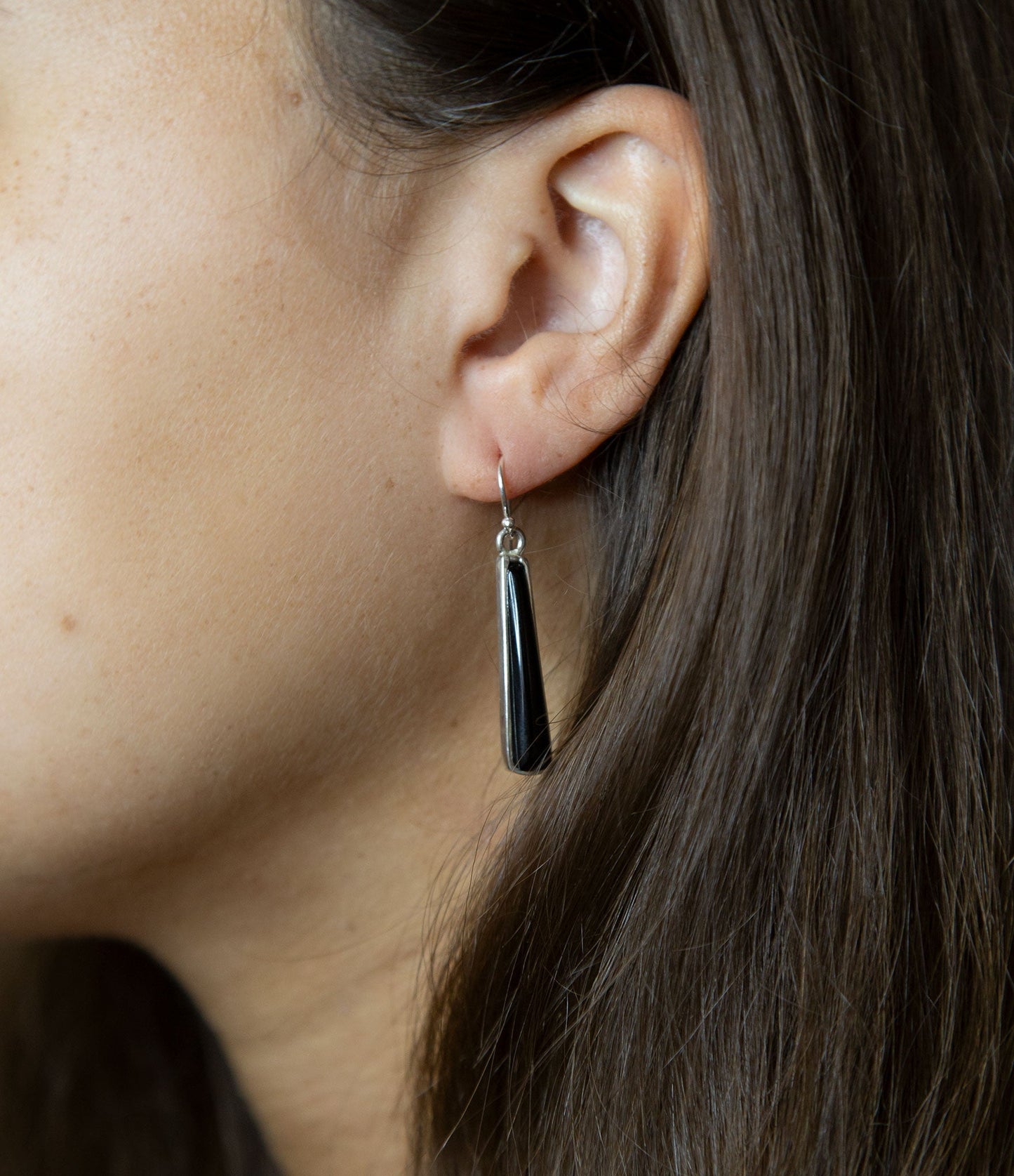 Boucles d'oreilles pendantes Ligne Onyx noir en argent sterling