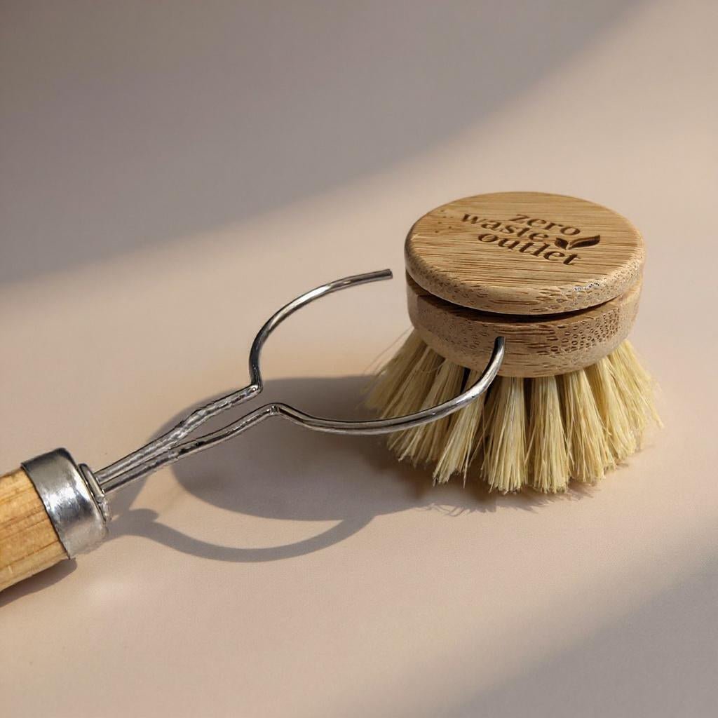 Brosse à poêle à long manche avec tête interchangeable