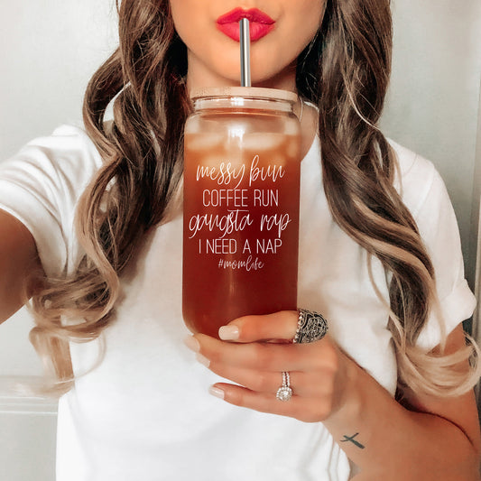 Messy Bun 17oz Glasbecher mit Bambusdeckel Edelstahl-Strohhalme Mom Life Coffee Run Geschenk