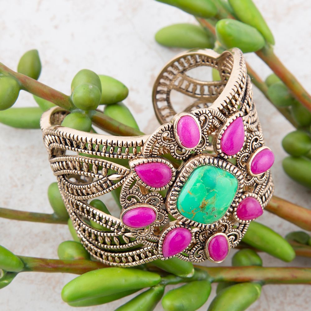 Armreif Madeira Limette und rosa Achat mit goldenem Statement