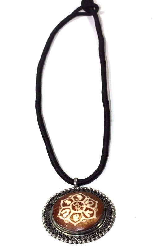 Collier spirituel fleur de mandala pendentif yoga bohème